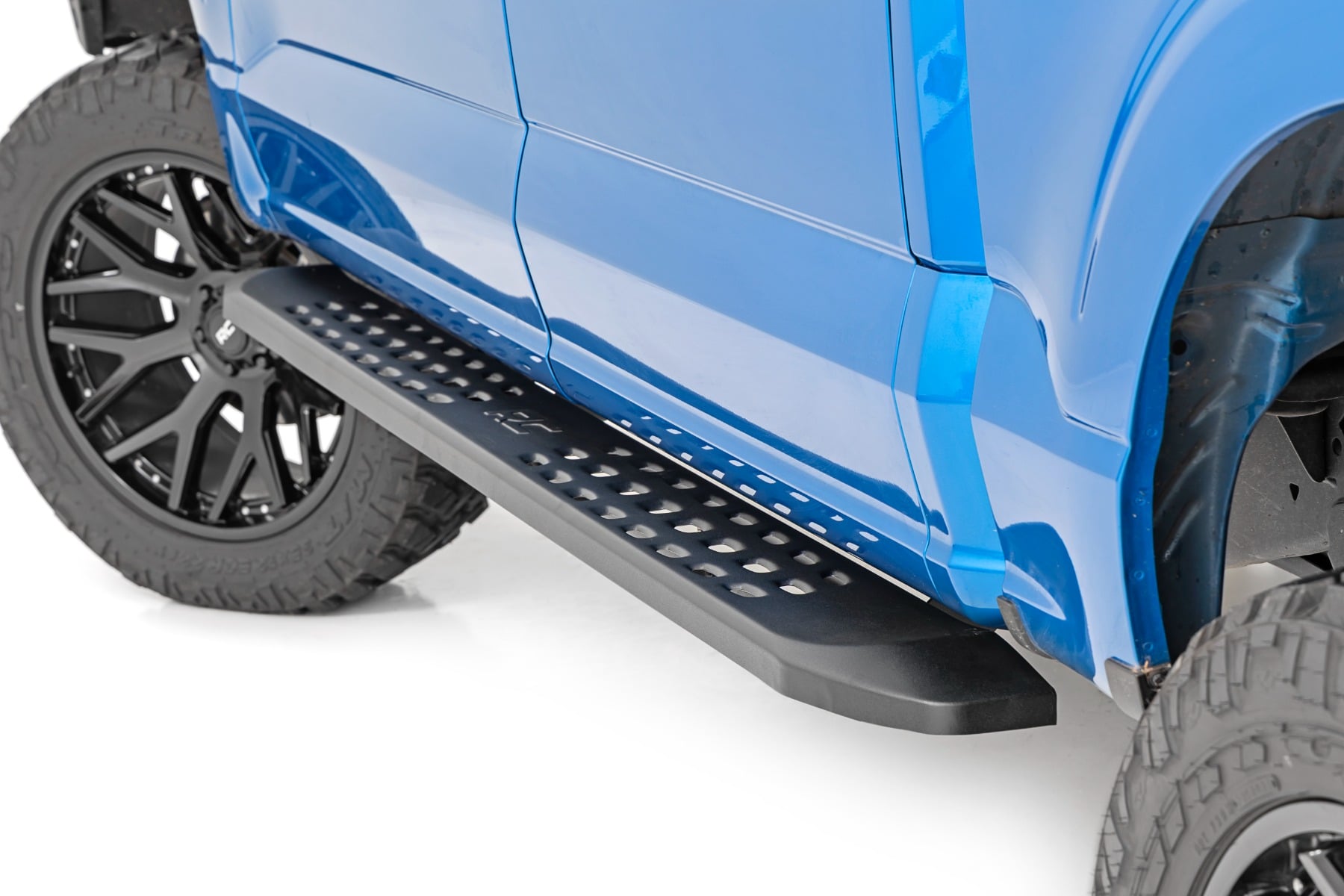 Rough Country RPT2 Running Board Crew Cab Black Ford F-150/Lightning/F-250/F-350/Raptor (15-26)