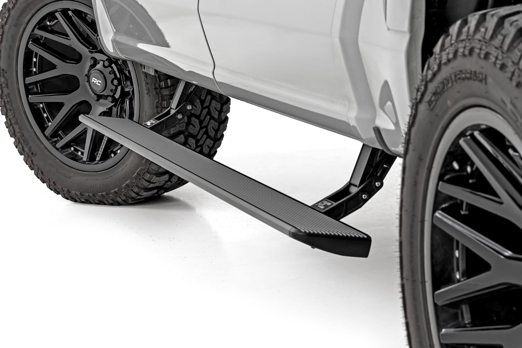 Rough Country Power Running Boards HT-Series Crew Cab Ford F-150/Lightning/F-250/F-350/Raptor (15-26)