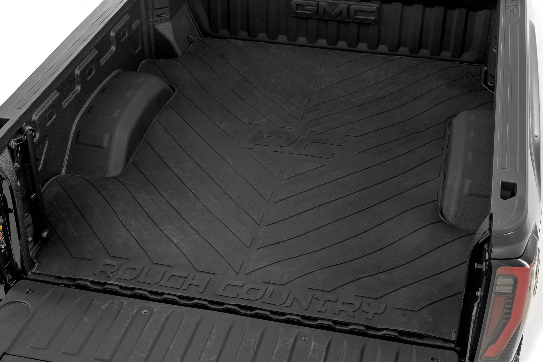 Rough Country Bed Mat 6’9″ Bed RC Logo Chevy/GMC Silverado/Sierra 2500HD/3500HD (20-26)
