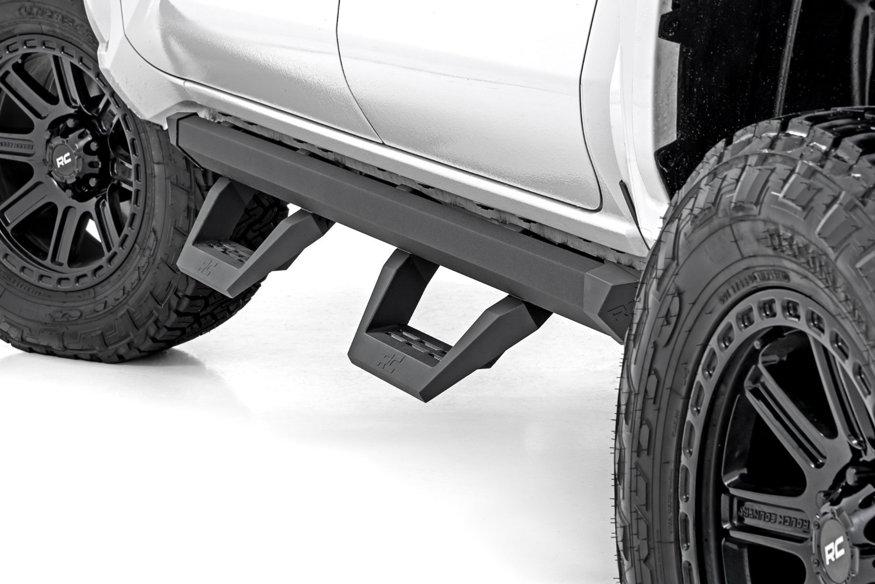 Rough Country SRX2 Adjustable Aluminum Steps Double Cab Toyota Tacoma 2WD/4WD (24-26)