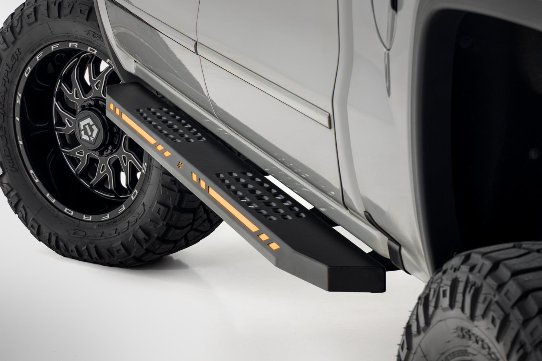 Rough Country AC2 Running Boards Amber/White Crew Cab Chevy/GMC 1500 (07-18)