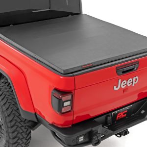 Rough Country Soft Tri-Fold Bed Cover 5′ Bed Jeep Gladiator JT 4WD (2020-2026)
