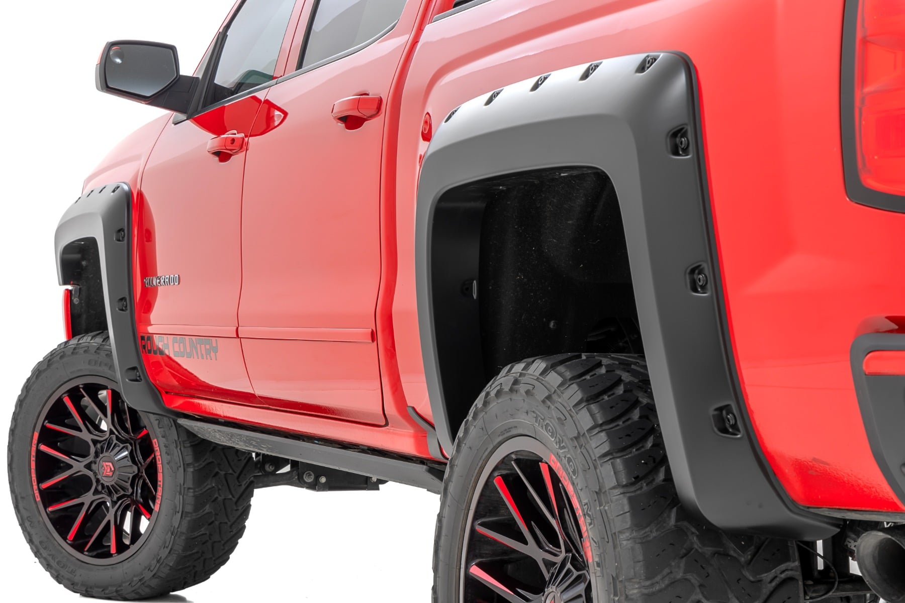 Rough Country Pocket Fender Flares 5’9″ Bed Gas Door Chevy Silverado 1500 (14-18 & Classic)