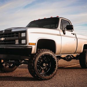 Rough Country 6 Inch Lift Kit 52″ RR Springs Chevy/GMC C10/K10 Truck & SUV/K5 Blazer (77-91)